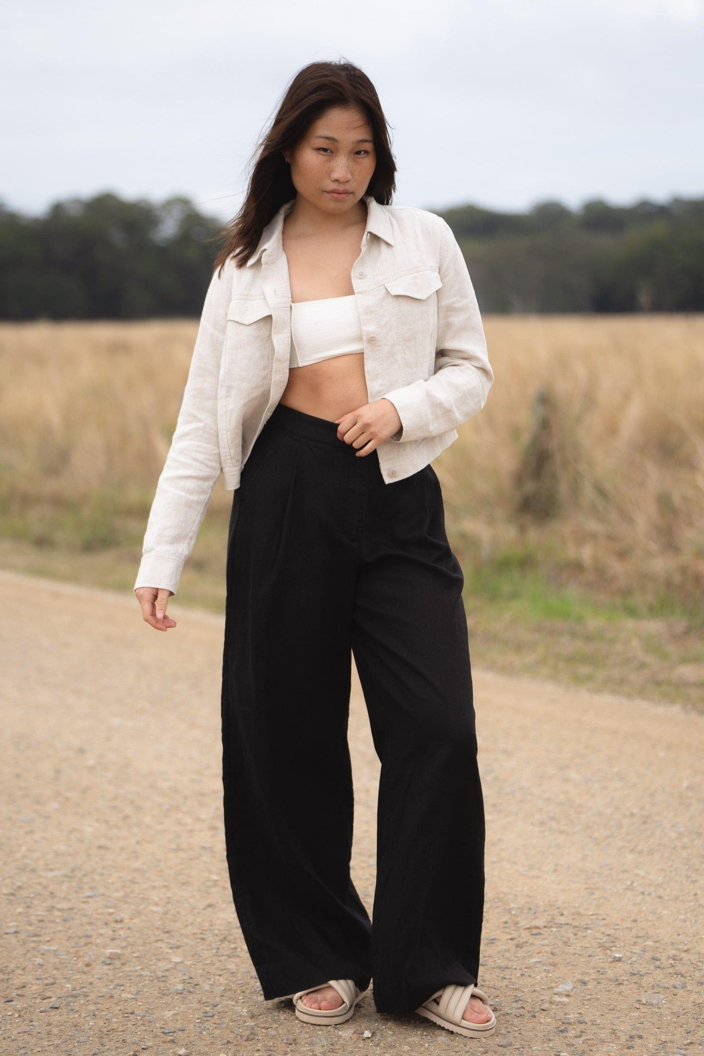 LILLY PILLY Oli linen pants in Black
