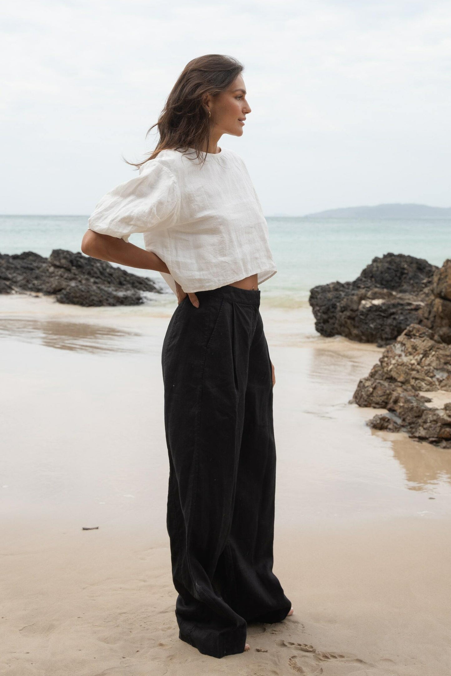 LILLY PILLY Oli linen pants in Black side view