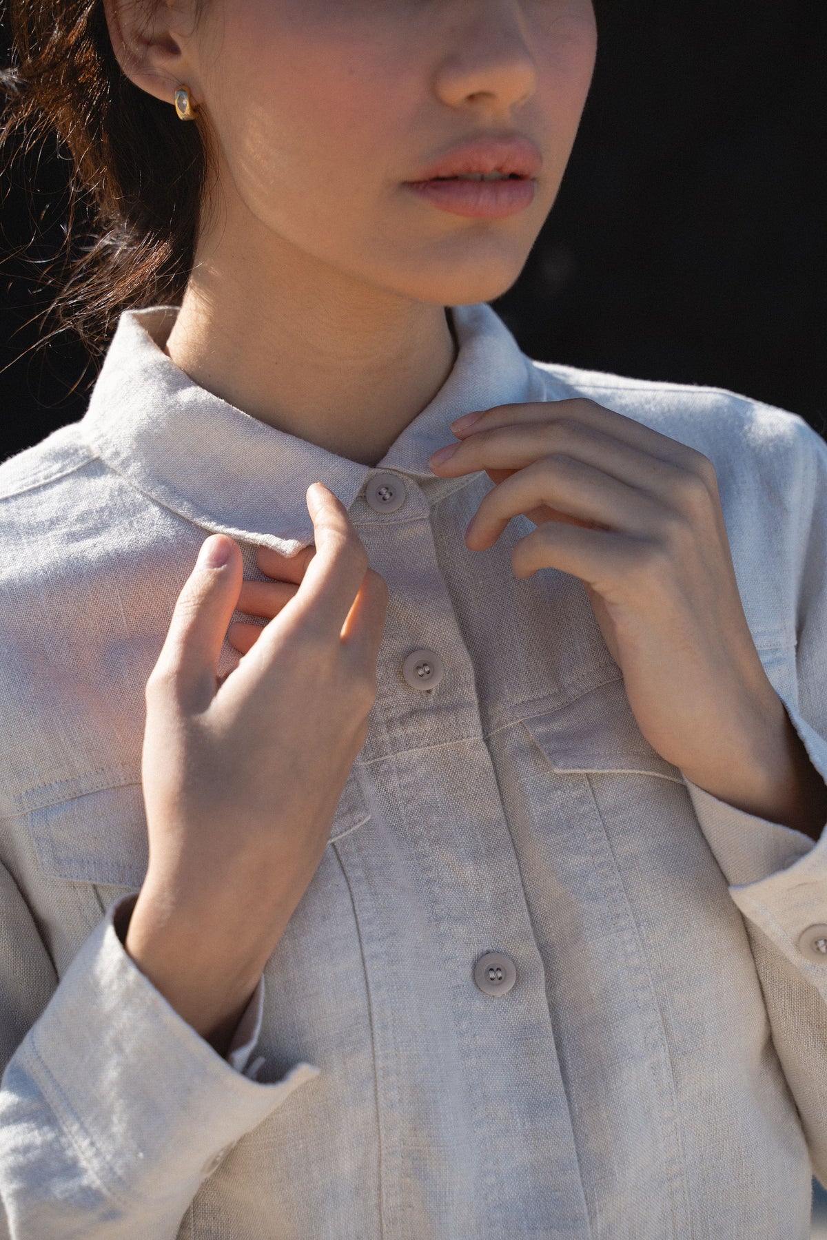 LILLY PILLY Milly linen jacket in Oatmeal close up collar