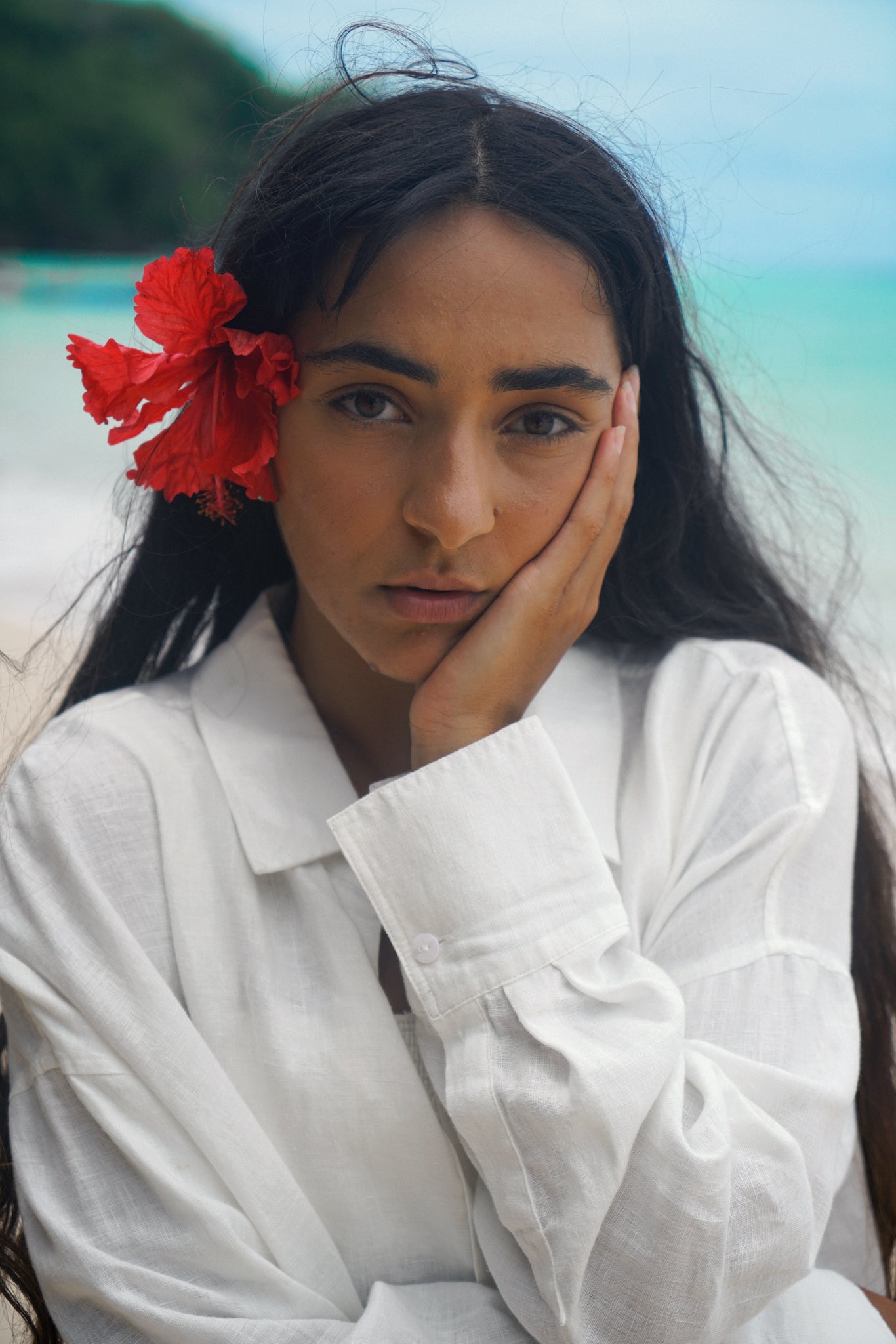 Lilly Pilly Collection Kirra shirt made from European linen in Ivory close up on the beach