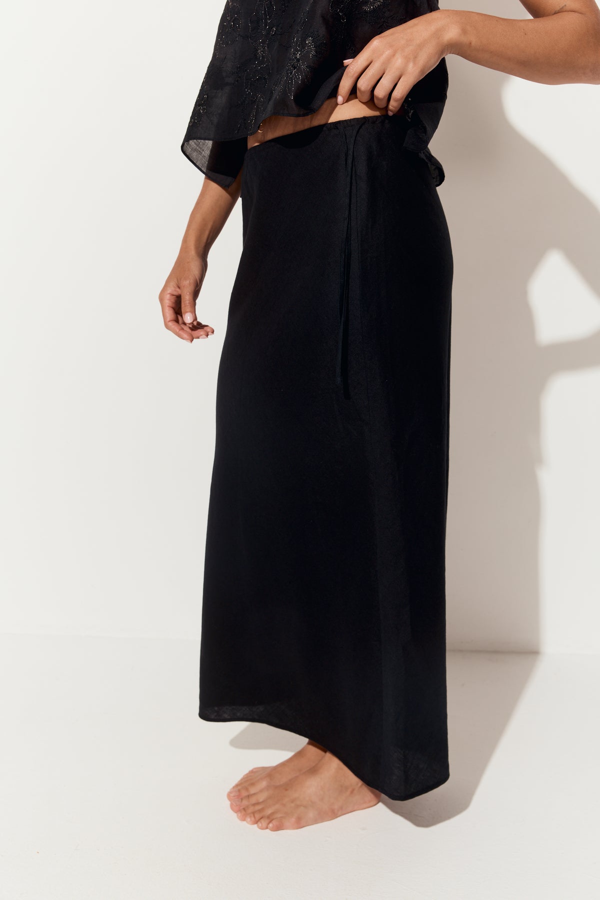 Riley Bias Linen Skirt in Black - close-up of the drawstring waist tie - Lilly Pilly Collection