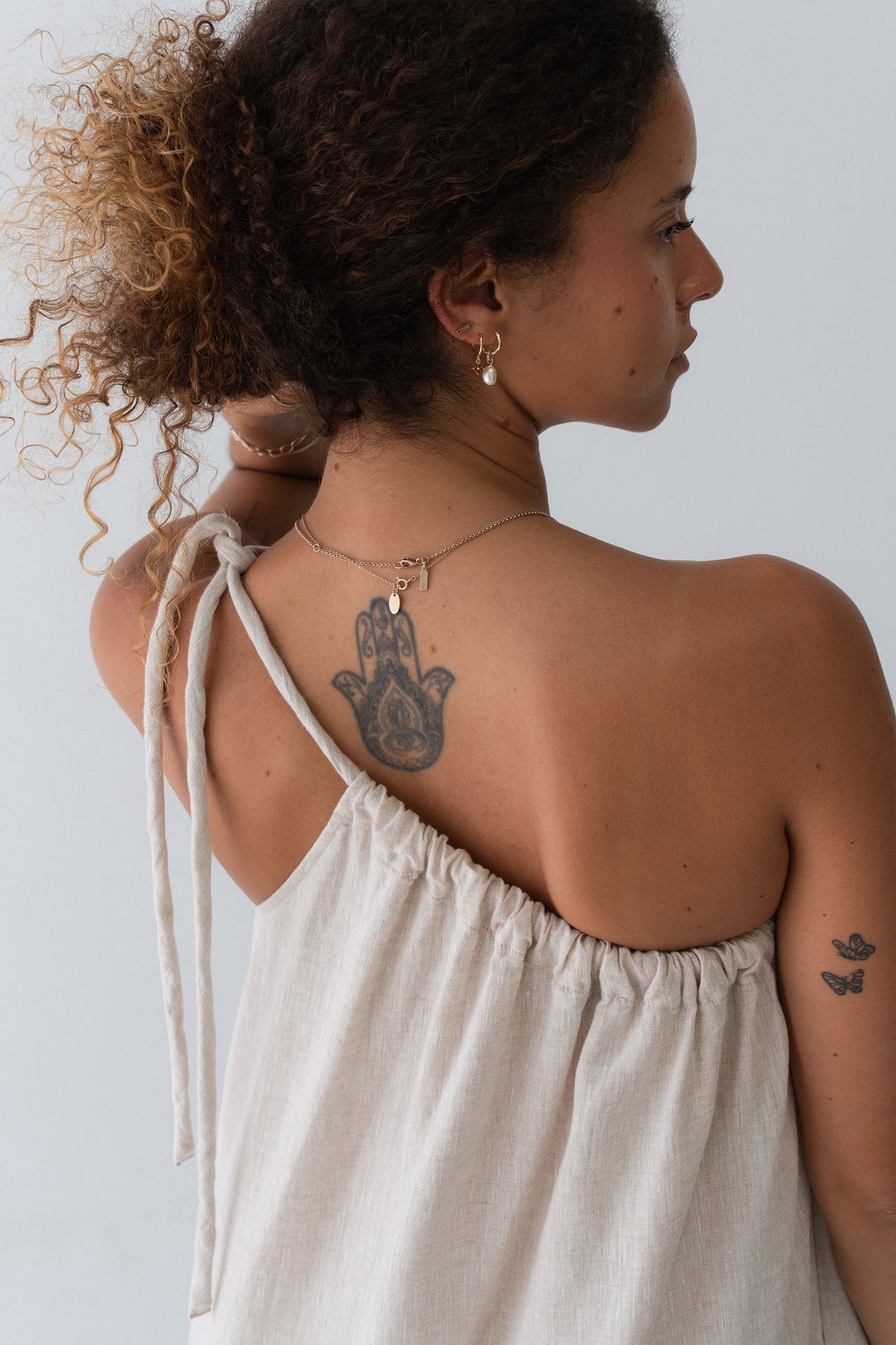 Ophelia Linen Midi Dress in Oatmeal - close-up of open back with tie strap detail - Lilly Pilly Collection