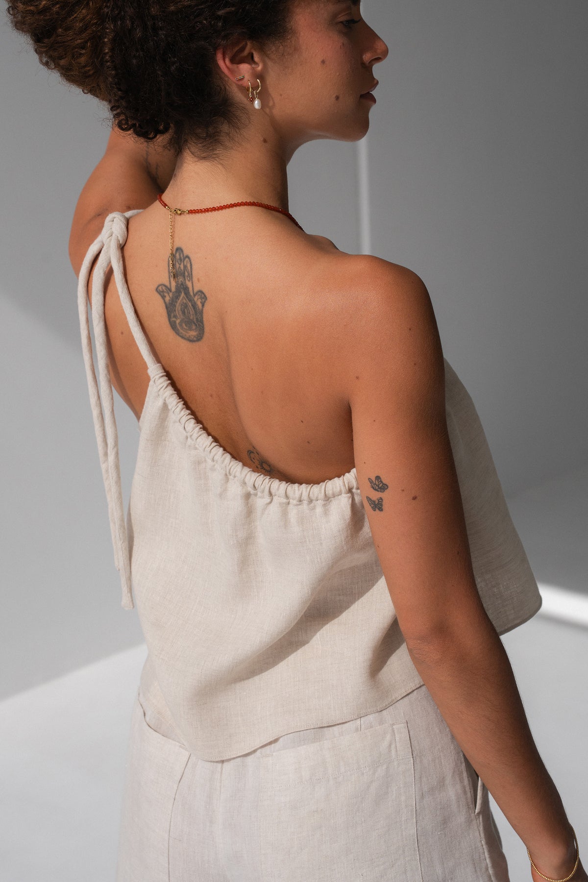 Romy Linen Top in Oatmeal - close-up of open back and tie detail - Lilly Pilly Collection